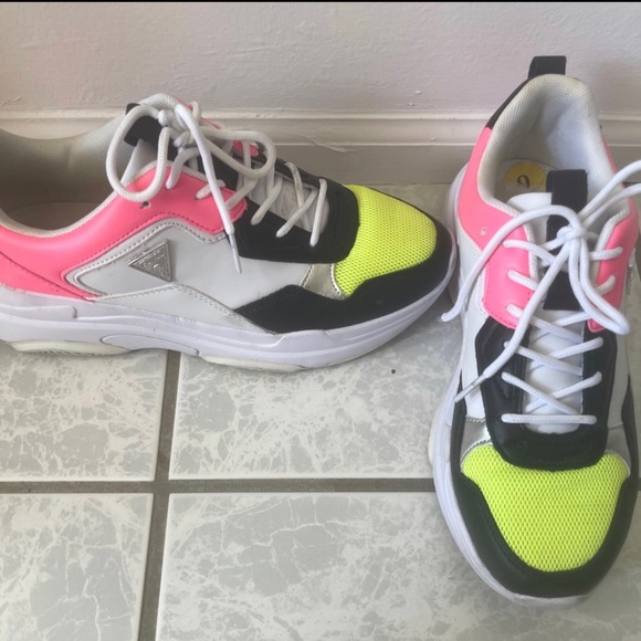 GUESS SHOES SIZE 9 - Picture 4 of 4